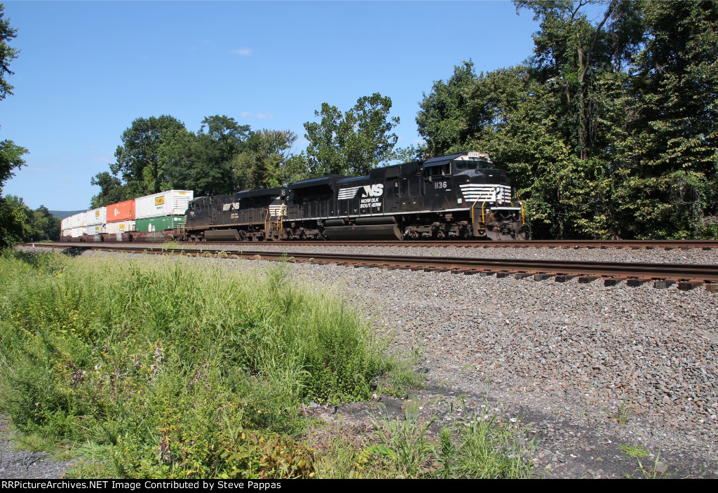 NS 1136 leads train 260